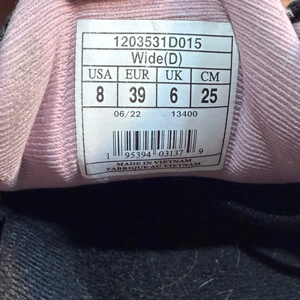 Brooks Adrenaline GTS 22 Womens 8 Wide D Grey Lilac Running Shoes 1203531D015 C+